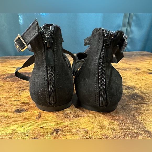 TORRID SHOES. 8.5 - Picture 3 of 6